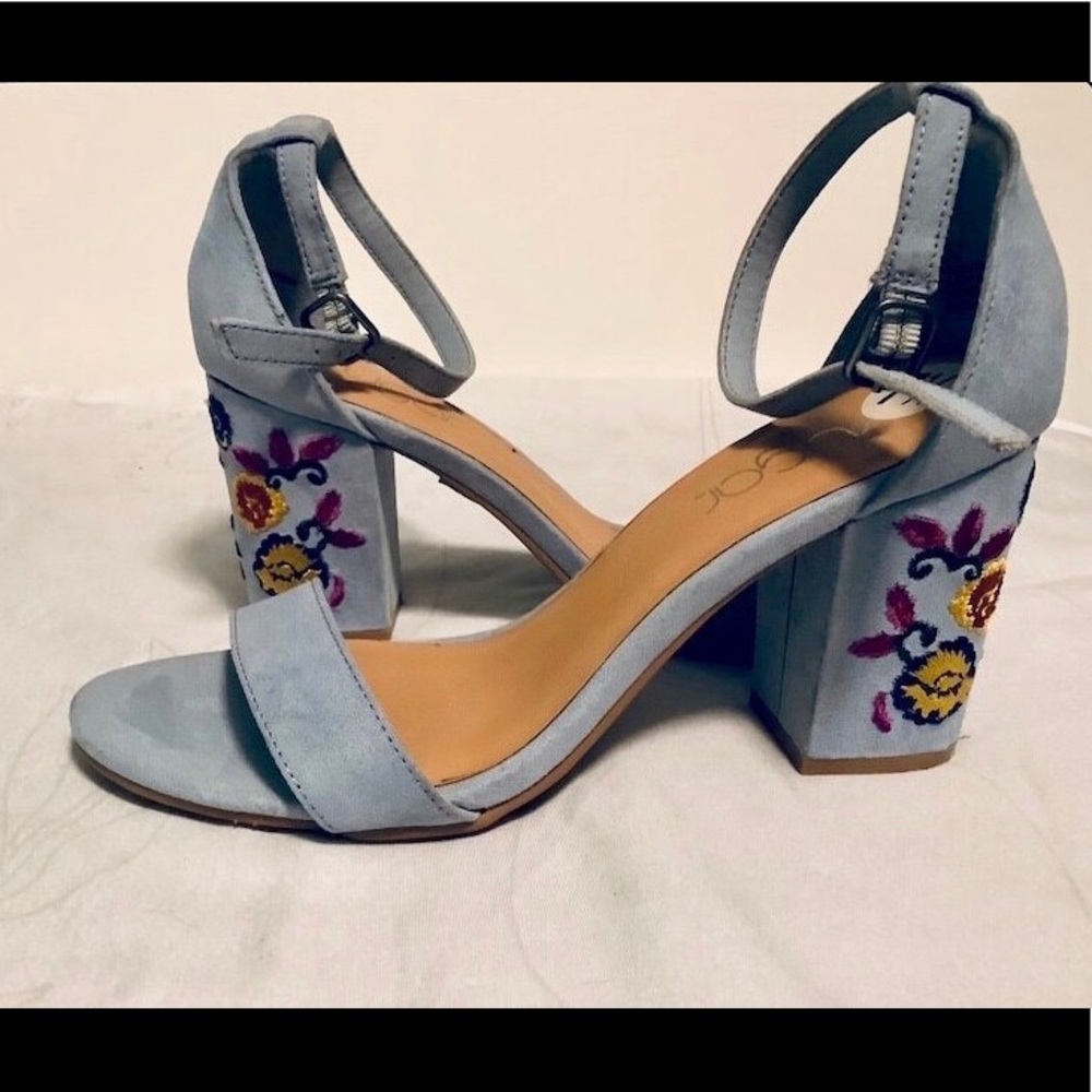 Blue stappy heels